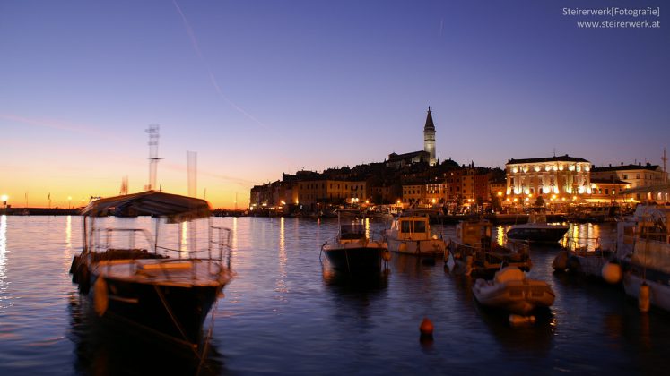 Rovinj Hafen zur blauen Stunde